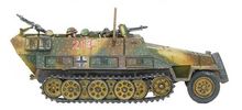 Load image into Gallery viewer, Sd.Kfz 251/1 ausf D Hanomag (plastic box set)
